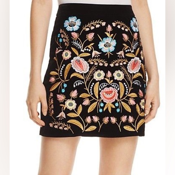 Lucy Paris RARE Floral Embroidered Velour Boho Mini Skirt - Picture 6 of 6